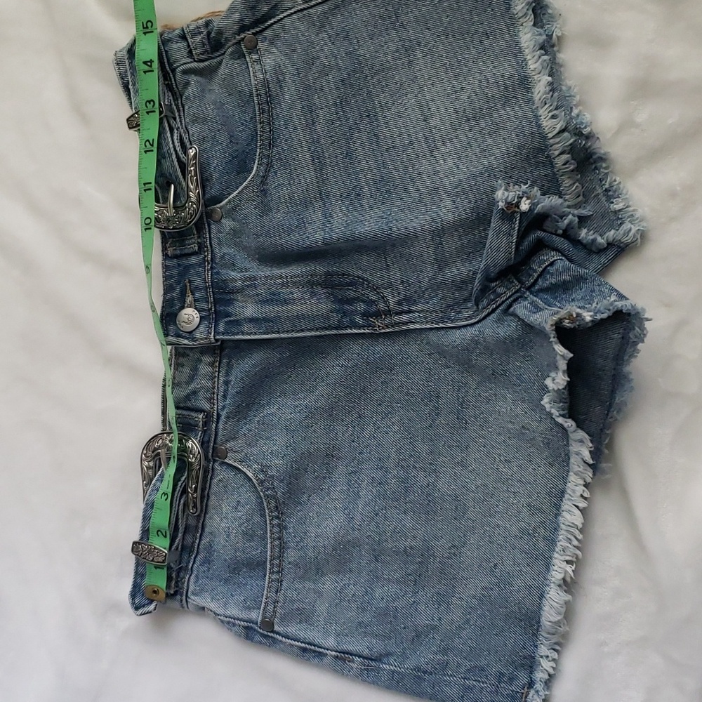 Austin Landing Mid Rise Jeans  Shorts. ‎ Size 5
